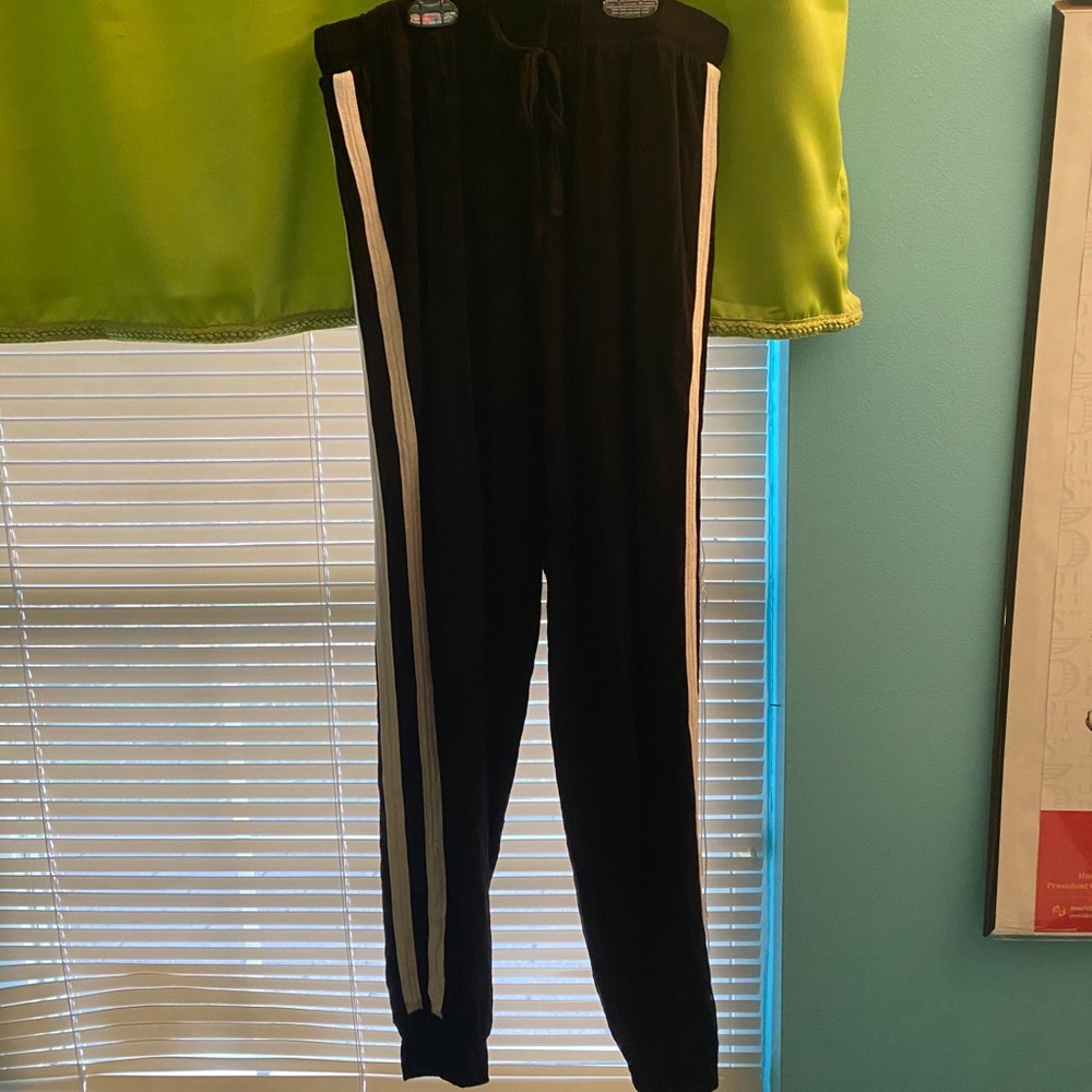 Joggers with white stripes